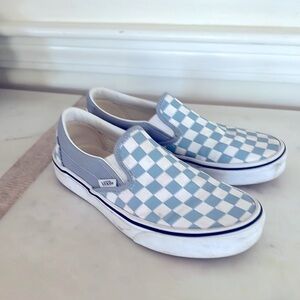 Men’s size 5.5 Vans checkboard Old Skool sneakers.